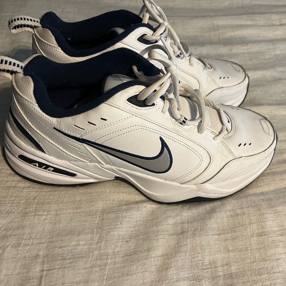 Nike Monarch IV